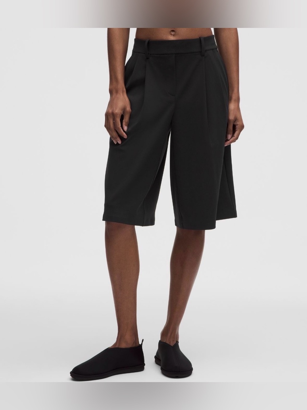 Lululemon Daydrift Low-Rise Relaxed-Fit Short 14" Black Pleated Sz Large NWT